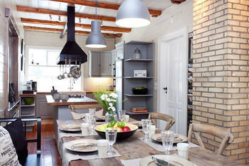 Thomsen Apartment *