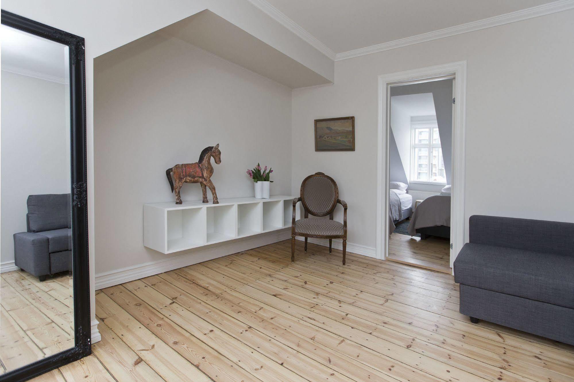 Thomsen Apartment *