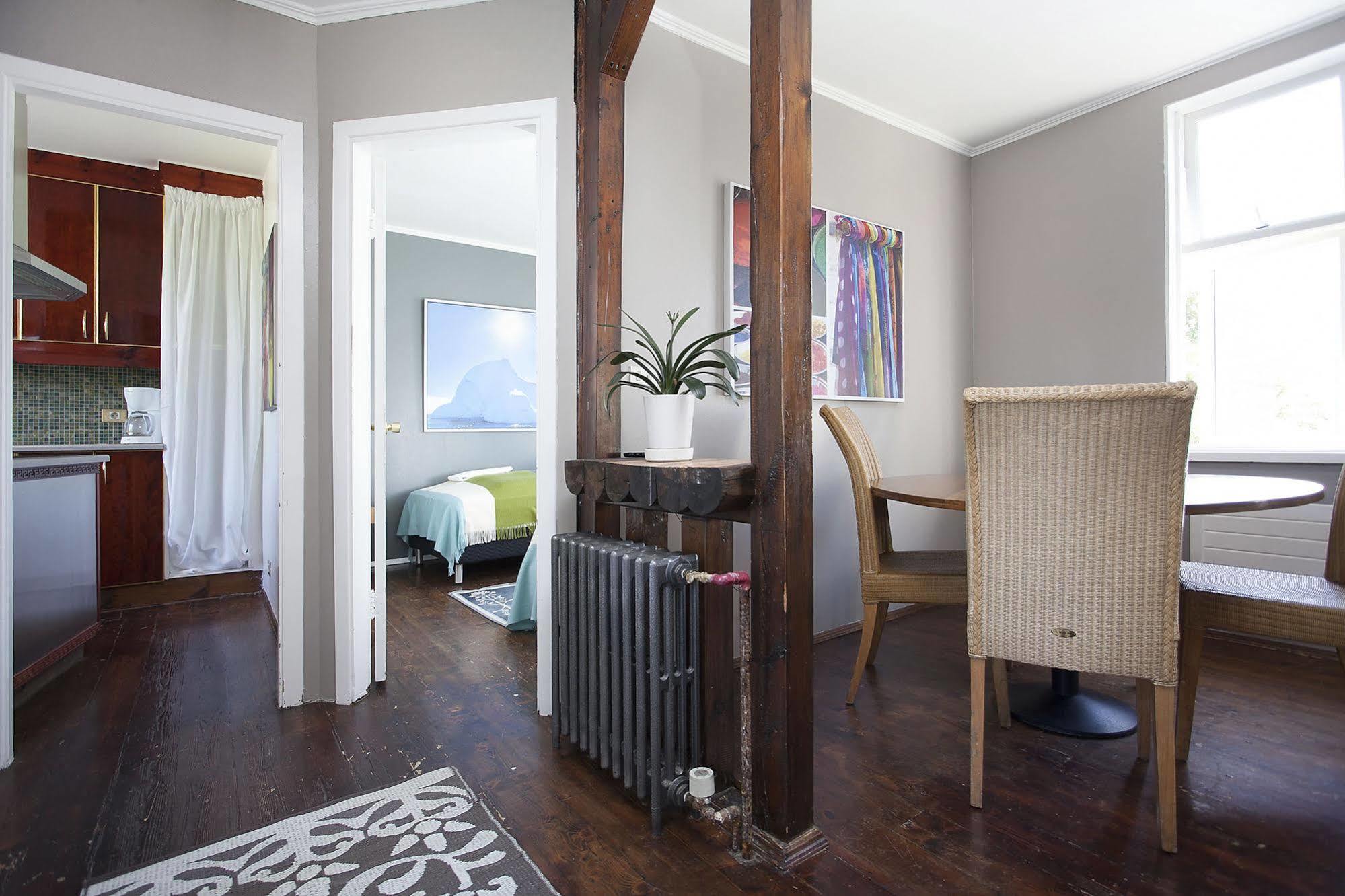 Thomsen Apartment